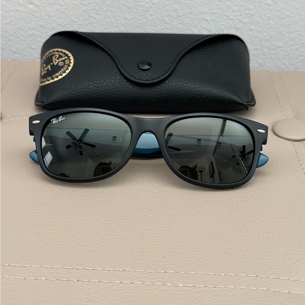 Ray-Ban New Wayfarer RB2132 6182 Matte Classic Sunglasses 55mm
